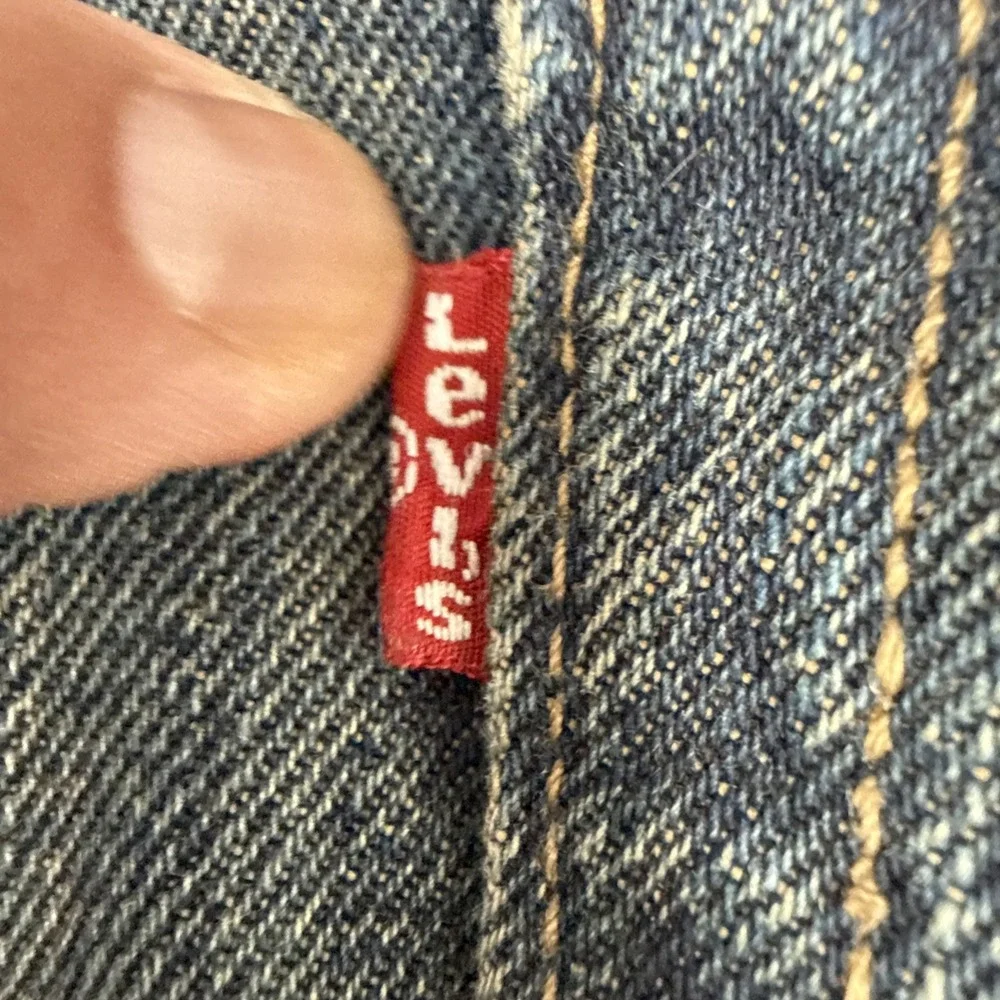 Levi's 501 Jeans‎ Mens 36x32 Blue Denim Button Fly Straight Leg Faded Distressed